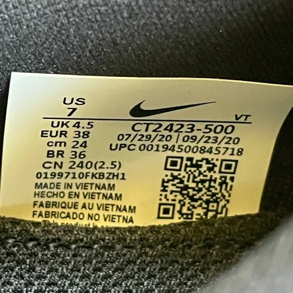 Nike Women’s React Infinity Run Flyknit 2 Trainers - Picture 9 of 9